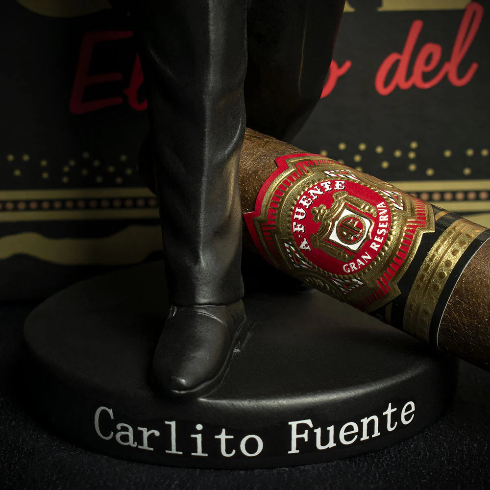 Carlos Carlito Fuente Jnr. Bobblehead (Blue) With Short Story Cigar