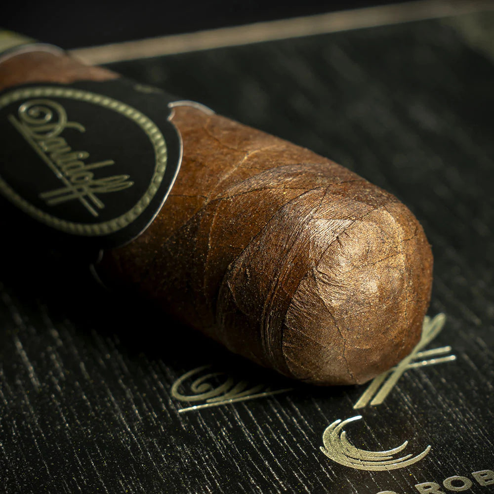 Davidoff Escurio Robusto Cigar - Single