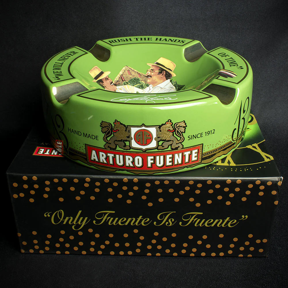 Arturo Fuente Hands of Time Ashtray - Geen + Short Story Cigar