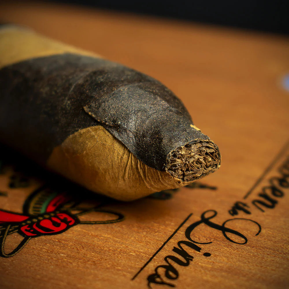 Arturo Fuente Hemingway Between The lines Cigar - Single