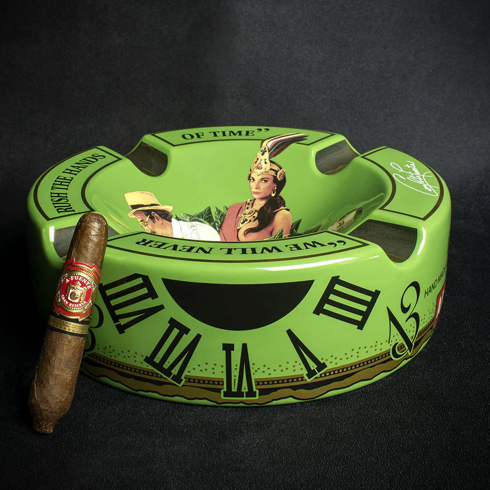 Arturo Fuente Hands of Time Ashtray - Geen + Short Story Cigar